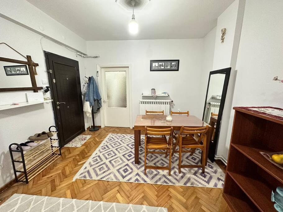Taksim Cihangir'de 2+1 Апартаменты